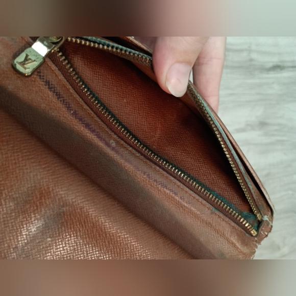 Authentic Louis Vuitton Viennois Kisslock Wallet - Picture 11 of 15